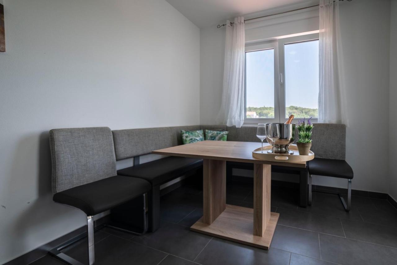 Adriana Apartma *
